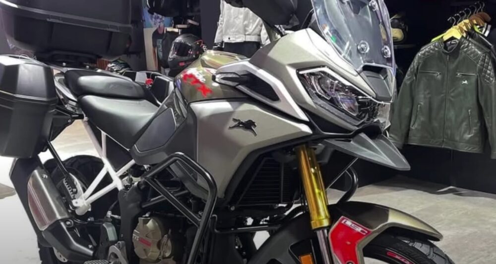 TVS Apache RTX 300 Design